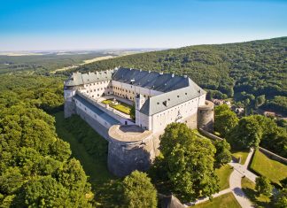 Hrad Červený Kameň