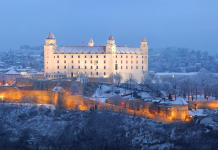 Zimná Bratislava naozaj vyzerá magicky a ľahko si v nej predstavíte rozprávkové postavičky. Autor foto je Adam Kováč