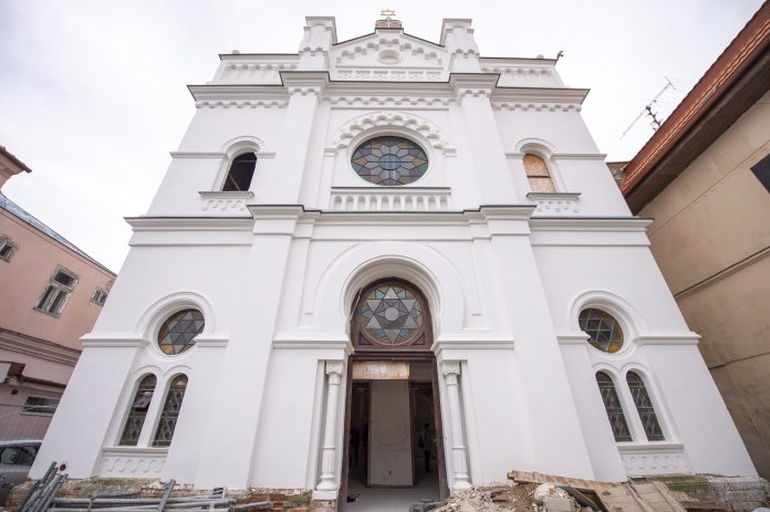 Rekonštrukcia synagógy v Senci sa blíži do finále. Pamiatku obnovuje Bratislavský kraj.