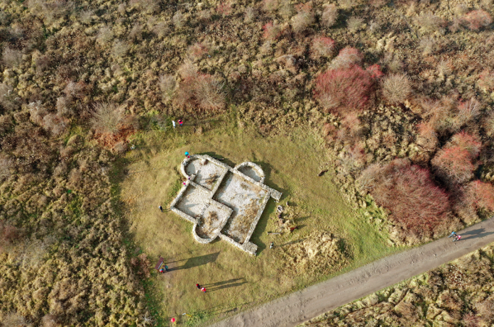 “Villa Rustica” – zakonzervované základy rímskeho kúpeľa na Veľkej lúke severne pod Dúbravskou Hlavicou.