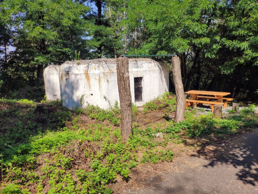 Bunker pri cyklotrase EuroVelo 13