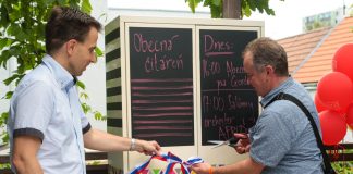 Obecnú čitáreň v Rači slávnostne otvorili minulý rok v júny starosta Michal Drotován s prednostom Petrom Semancom.