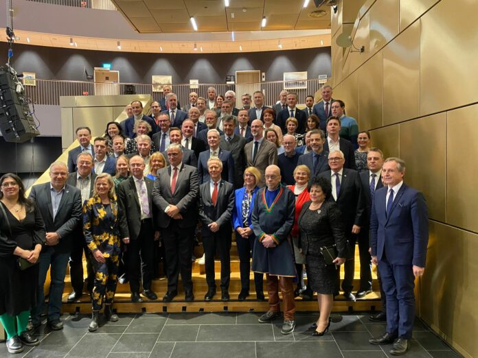 V piatok 28. apríla 2023 sa uskutočnilo externé zasadnutie Predsedníctva Európskeho výboru regiónov (EVR) vo švédskej Kirune, jednom z najsevernejšie položených miest EÚ.