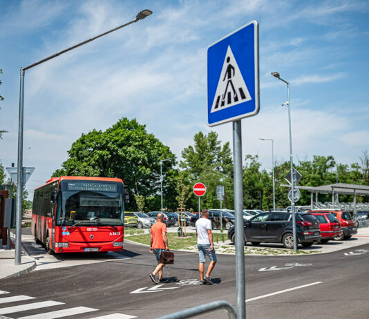 Prestupný terminál a záchytné parkovisko Veľké Leváre