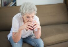 Alkohol môže u seniorov zhoršiť priebeh primárnych ochorení