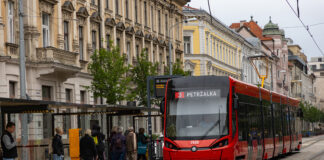 Dopravný podnik Bratislava zaradil do premávky novú obojsmernú električku