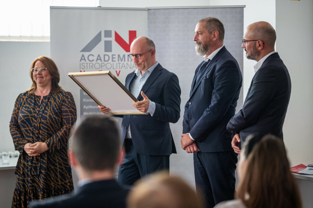Bratislavský kraj v spolupráci s AINova a Prvou stavebnou sporiteľnou udelil aj tento rok Ocenenia za príkladnú obnovu