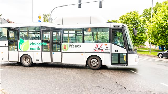 Mestskú autobusovú dopravu v Pezinku bude od januára zabezpečovať spoločnosť AZ-Lines, s. r. o. / Foto: Pezinok