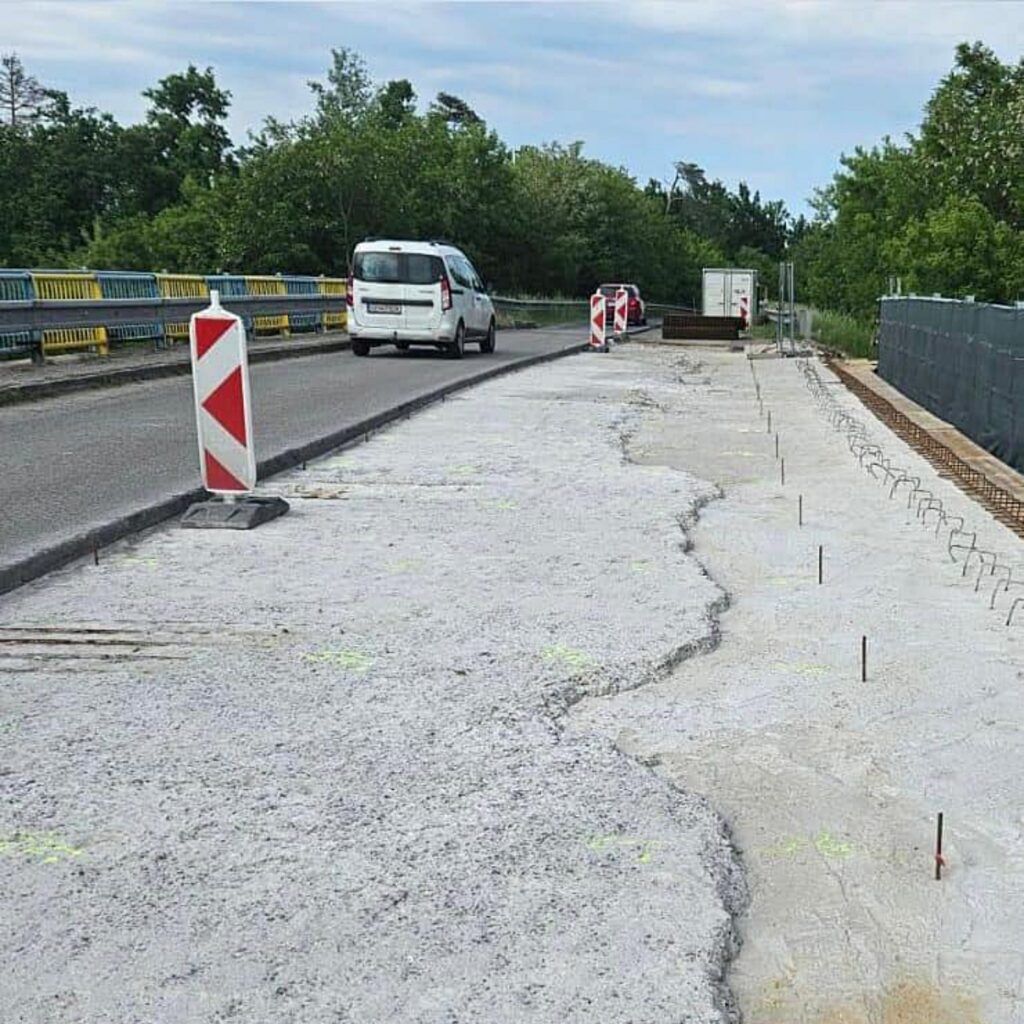 Rekonštrukcia mosta na ceste medzi Závodom a Veľkými Levármi