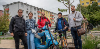 Dopravný experiment: Súťaž „Kto skôr?“ ukázala, že udržateľná doprava v meste dokáže predbehnúť autá