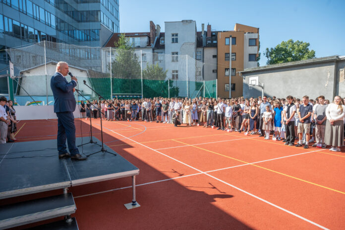 Na župné stredné školy nastúpilo viac ako 5 300 nových prvákov