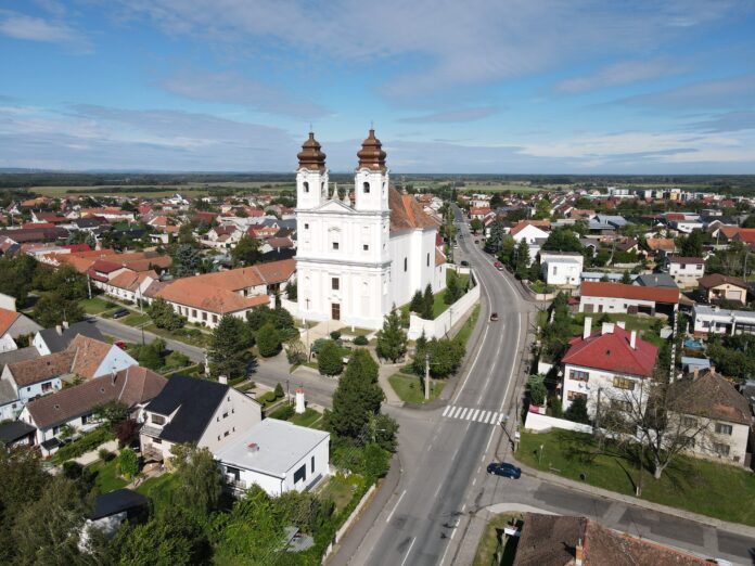 Kostol Mena Panny Márie Veľké Levár Kostol Mena Panny Márie Veľké Leváre