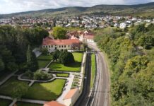 Rekonštrukcia cesty v intraviláne Modry bude hotová o dva týždne skôr. Prejazdná bude od 10. 11. 2025 Revitalizácia cesty v Modre