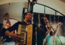 Katarína Koščová a Daniel Špiner vystúpia v seneckej synagóge