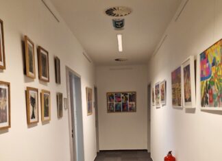 „Tvoríme srdcom“ výstava obrazov prijímateľov sociálnej služby Zariadenia sociálnych služieb Pod hradom