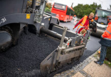 Asfalt z cigariet? Bratislavský kraj testuje revolučnú cestársku technológiu. Podcast s Martinom Samekom zo Správy ciest Rekonštrukcia cesty v Malinove