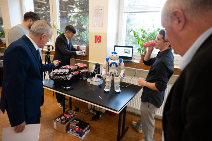 Stredná odborná škola IT Hlinícka Bratislava Stredná odborná škola IT Hlinícka Bratislava