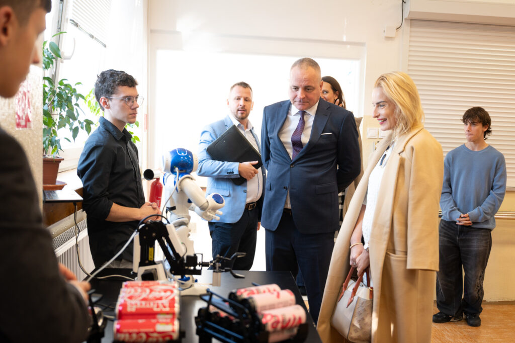 Stredná odborná škola IT Hlinícka Bratislava