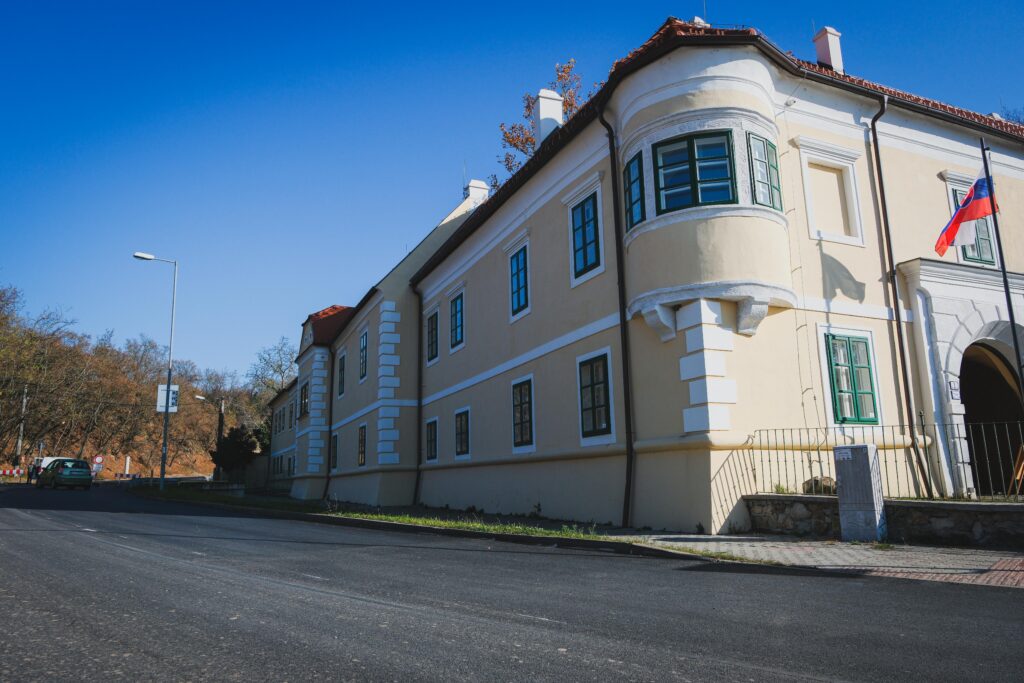 Rekonštrukcia cesty v Modre