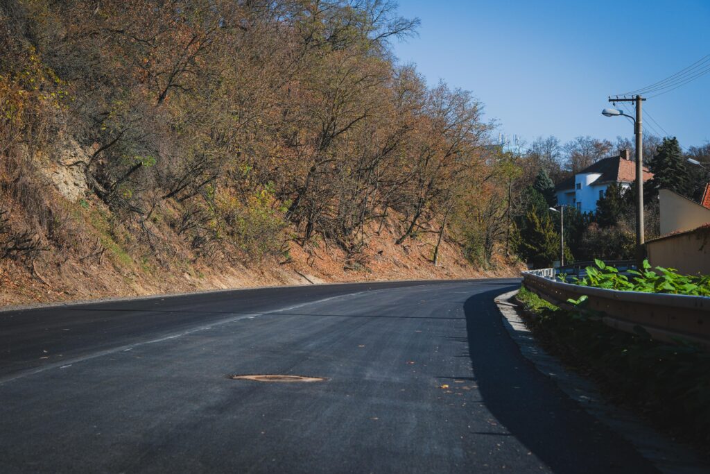 Rekonštrukcia cesty v Modre