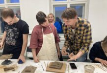 Fragmenty tváre: sochársky workshop s Andrejom Fričom