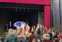 Mikulášska atmosféra zaplnila bábkové divadlo