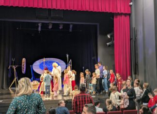 Mikulášska atmosféra zaplnila bábkové divadlo