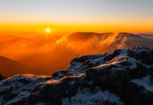 Východ slnka nad Roštúnom