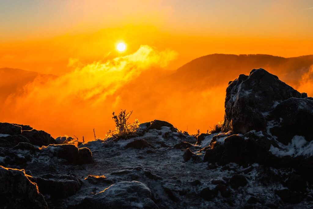 Východ slnka nad Roštúnom