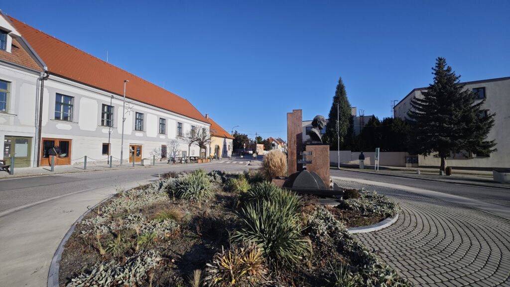 Koloničova kúria Rača