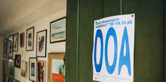 Foto zelených dverí s palgátom DOA