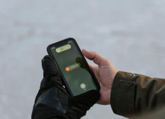 Najkrajšie, ale tiež najkritickejšie sviatky. Ako počas Vianoc zostaťv bezpečí doma aj na cestách?