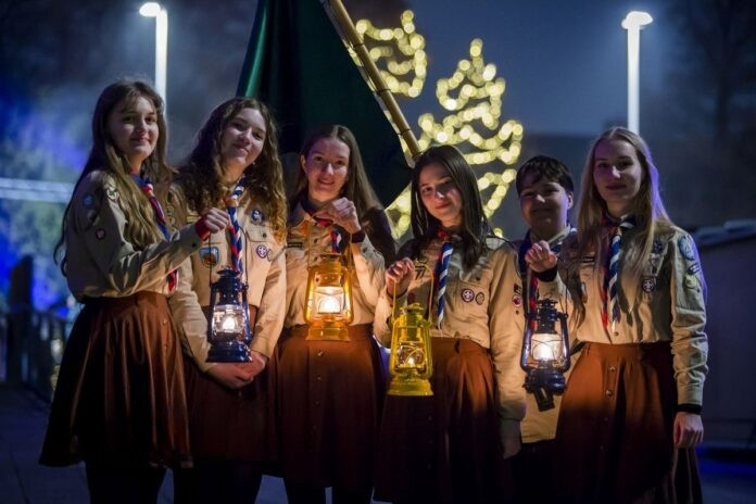 Betlehemské svetlo dorazilo na Slovensko