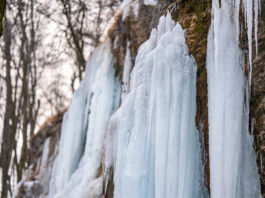 Tip na výlet: Tajomný kameňolom s ľadopádom na okraji obce Borinka