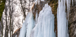 Tip na výlet: Tajomný kameňolom s ľadopádom na okraji obce Borinka