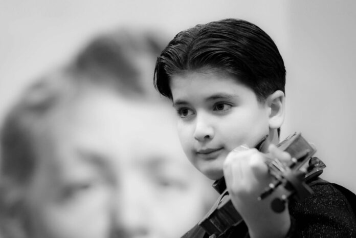 file Trojgeneračný koncert Janoškovcov rozžiaril seneckú synagógu