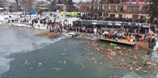 Otužilci skrotili Zimu na Slnečných jazerách