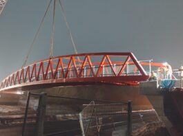 Mesto Malacky osadilo cyklolávku ponad diaľnicu D2. Prepojí Rádek a Na majeri Cyklolávka nad diaľnicou v Malackách