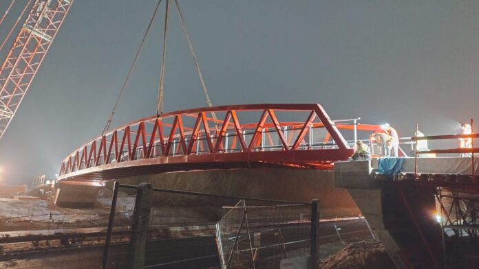 Cyklolávka nad diaľnicou v Malackách