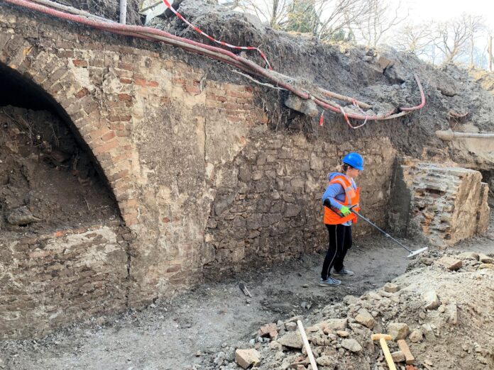 Archeologický výskum v Malinove priniesol jasné dôkazy o tom, že v areáli dnešného kaštieľa kedysi stál stredoveký vodný hrad Eberhard.