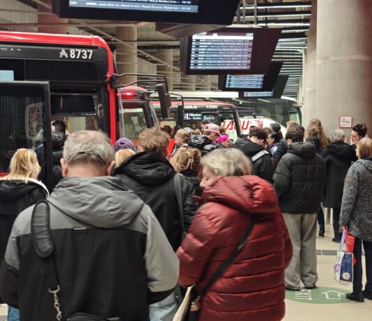 Za zhoršené prevádzkové podmienky na autobusovej stanici Nivy nesie plnú zodpovednosť súkromný prevádzkovateľ. Bratislavský kraj rieši dôsledky Aktuálny stav na Autobusovej stanicy Nivy (marec 2026)