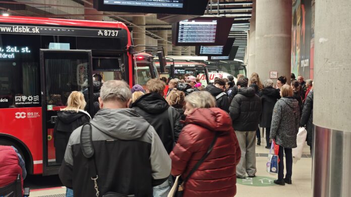 Aktuálny stav na Autobusovej stanicy Nivy (marec 2026)