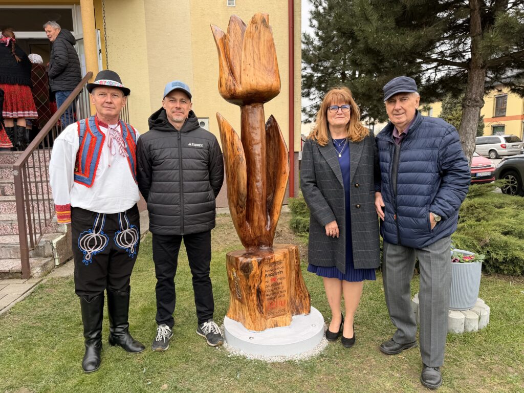 Pamätník Tulipán v Čataji