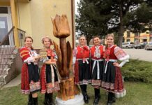 V Čataji odhalili nový pamätník, ktorý pripomína blížiace sa 100. výročie folklórnej tradície Pamätník Tulipán v Čataji