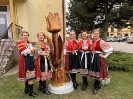 V Čataji odhalili nový pamätník, ktorý pripomína blížiace sa 100. výročie folklórnej tradície Pamätník Tulipán v Čataji