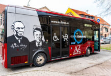Pezinok má nový elektrobus. Dizajn pripomína významné osobnosti mesta