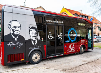 Pezinok má nový elektrobus. Dizajn pripomína významné osobnosti mesta