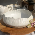 Keramické misky na stole