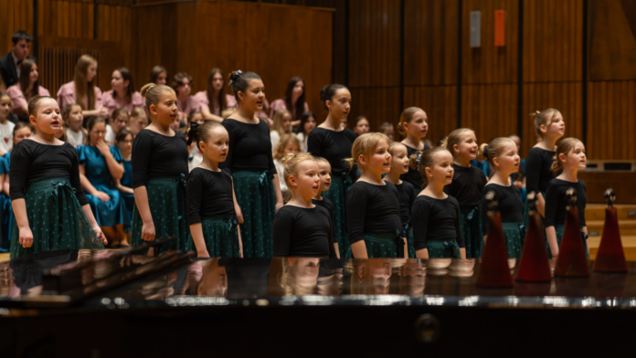 spievajúce deti na súťaži Mládež spieva