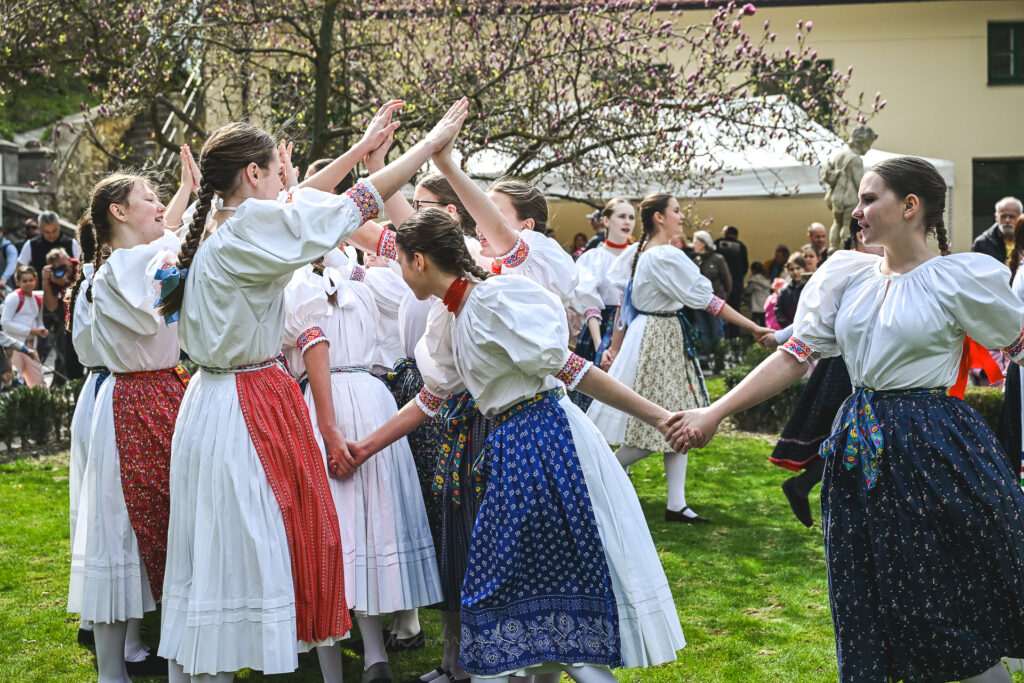 Detské folklórne súbory